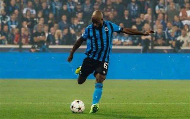 男模把衣服脱精光gay